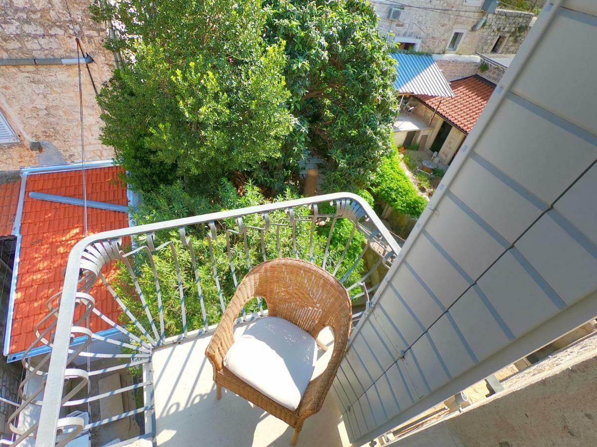 Historic Piazza House & Romantic Hidden Garden Χβαρ Εξωτερικό φωτογραφία