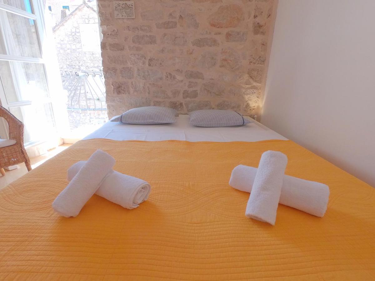 Historic Piazza House & Romantic Hidden Garden Χβαρ Εξωτερικό φωτογραφία