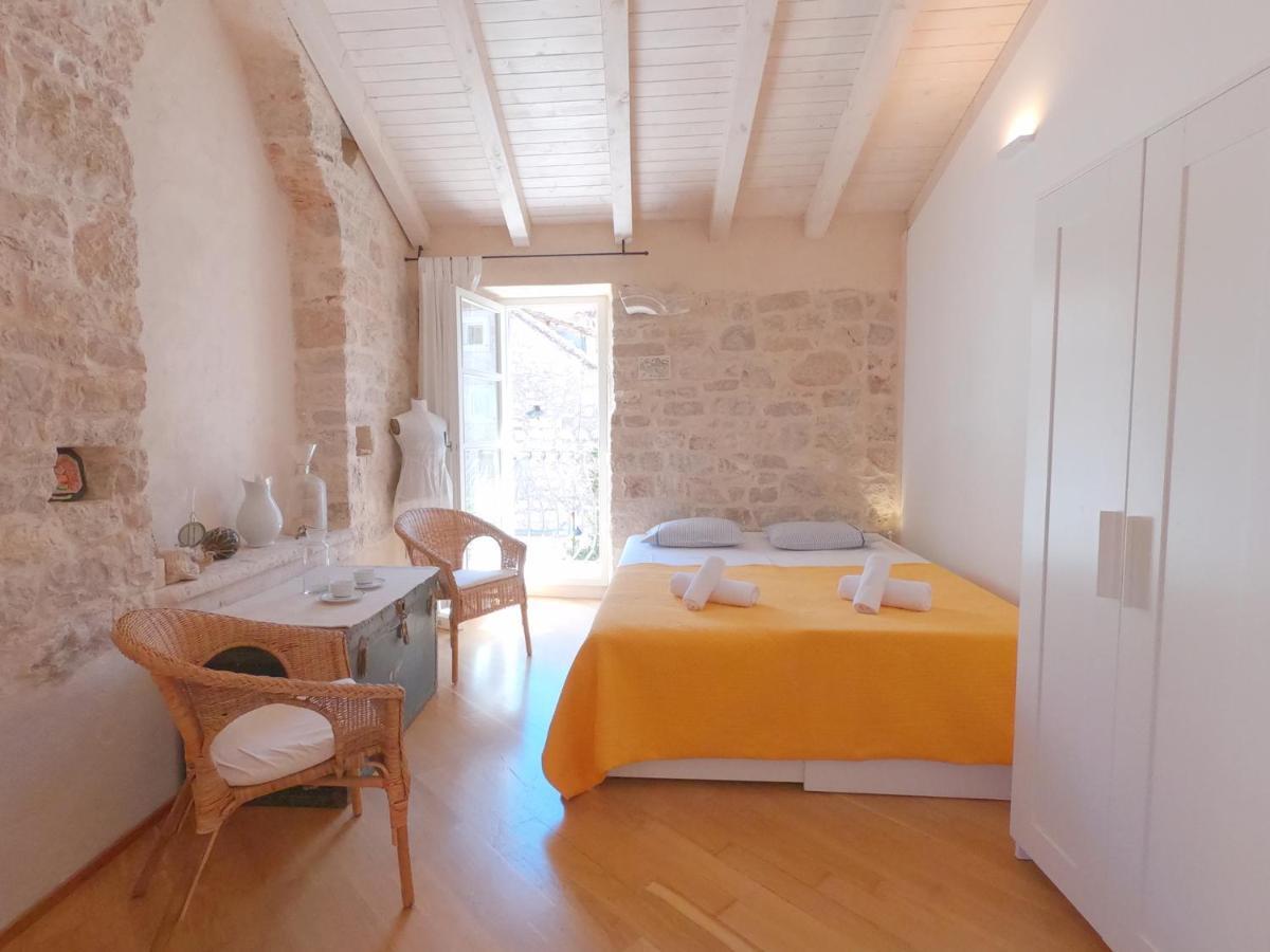 Historic Piazza House & Romantic Hidden Garden Χβαρ Εξωτερικό φωτογραφία