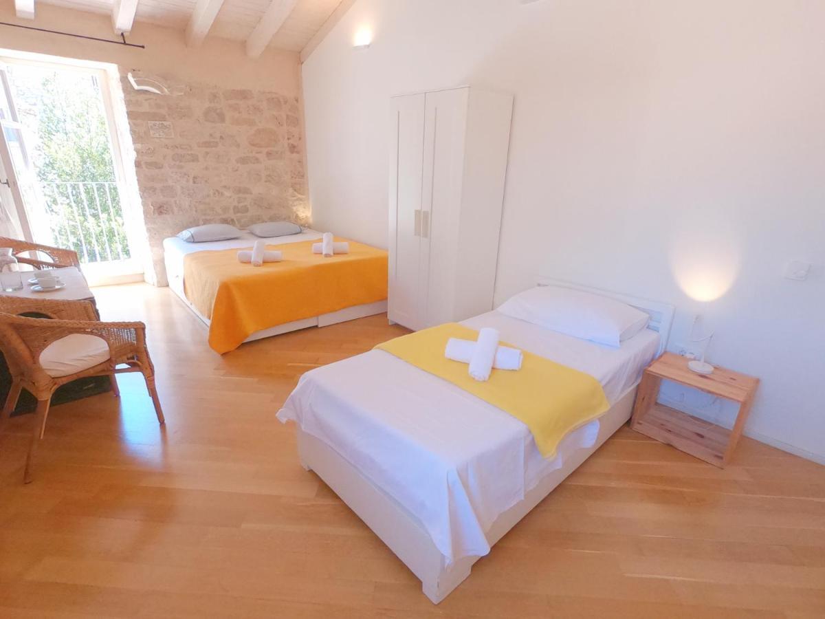 Historic Piazza House & Romantic Hidden Garden Χβαρ Εξωτερικό φωτογραφία
